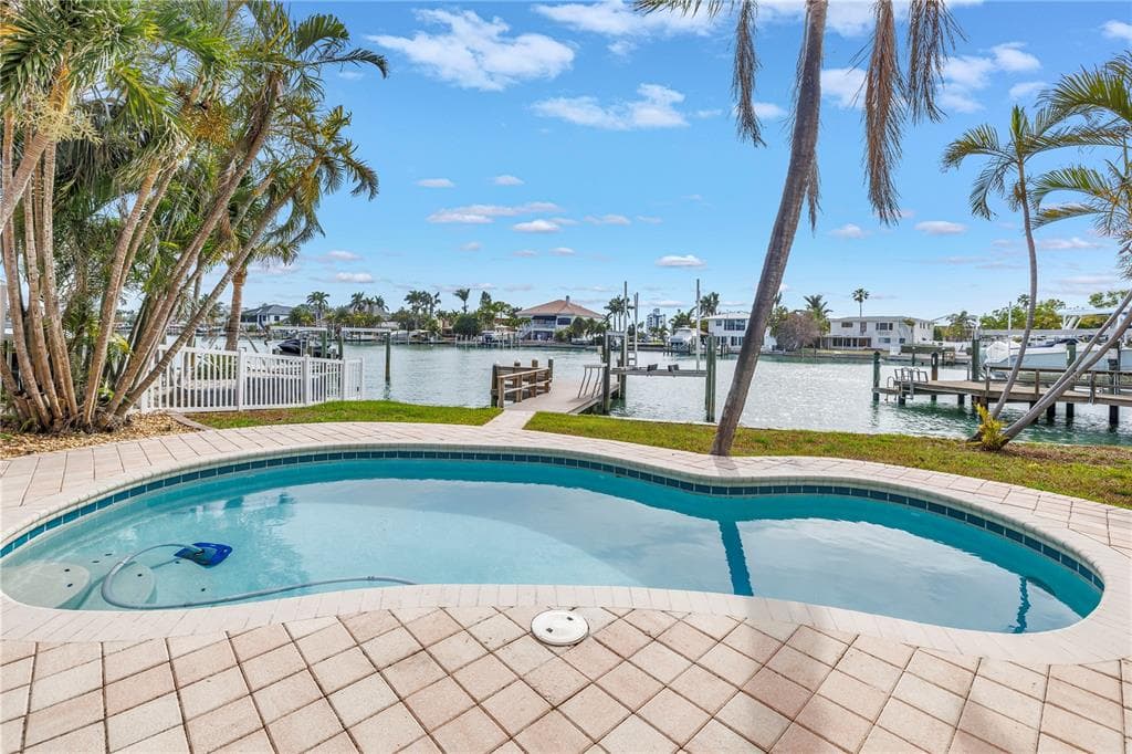 10128 YACHT CLUB DRIVE photo 3