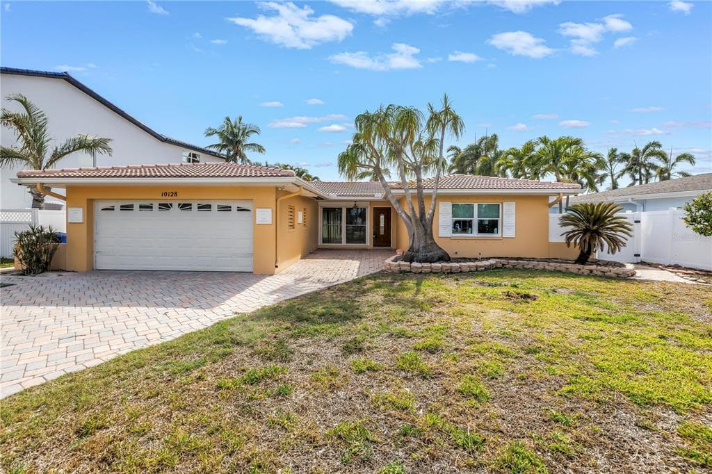 10128 YACHT CLUB DRIVE photo 1