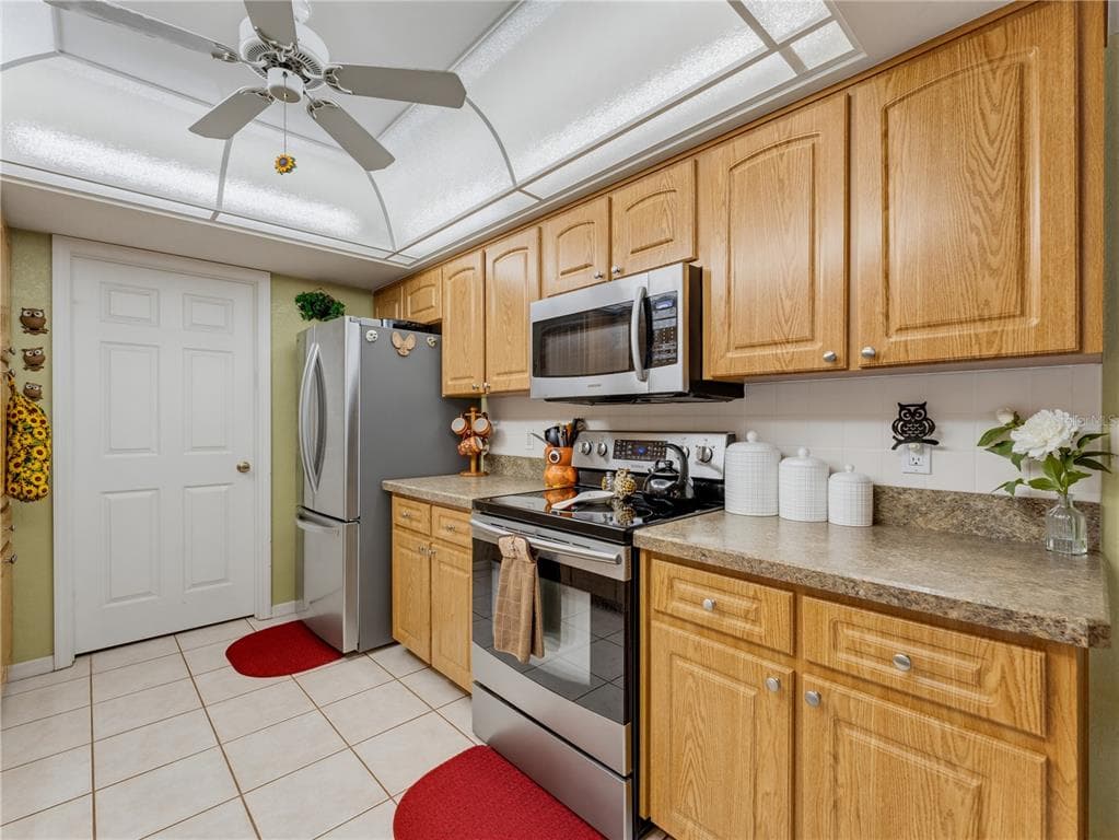 9121 BELLAMY COURT photo 17