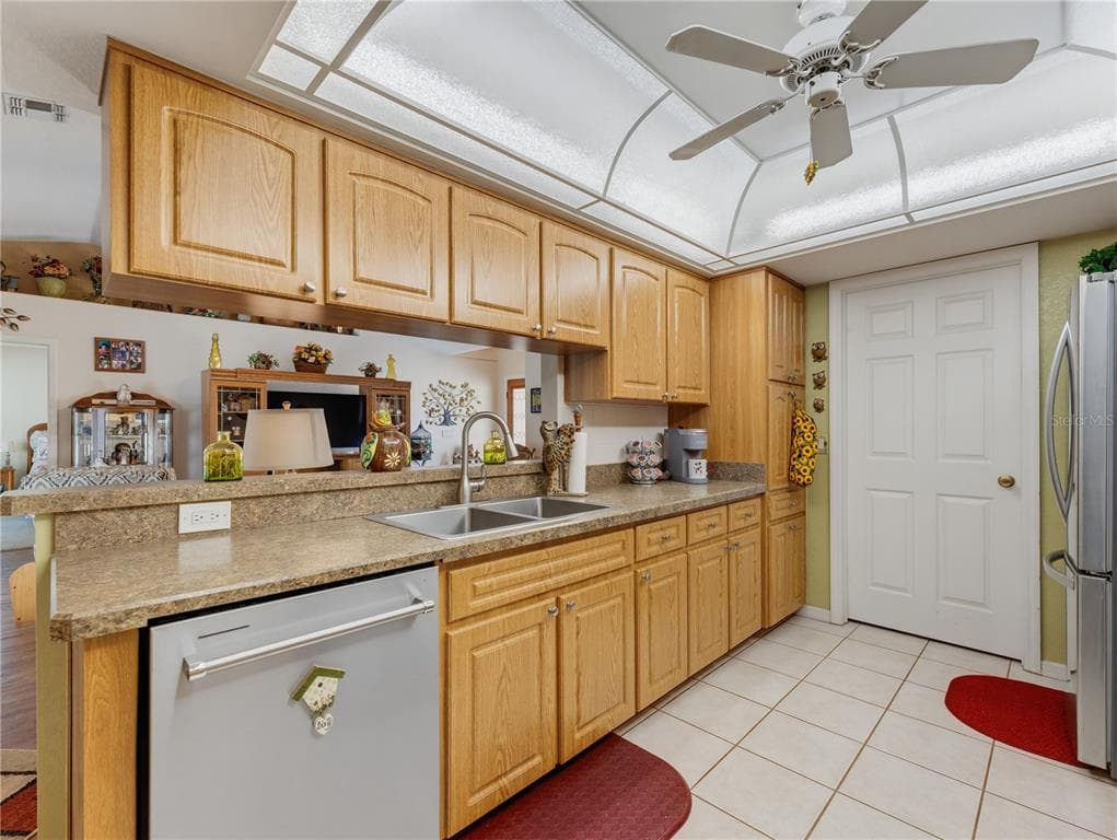 9121 BELLAMY COURT photo 16