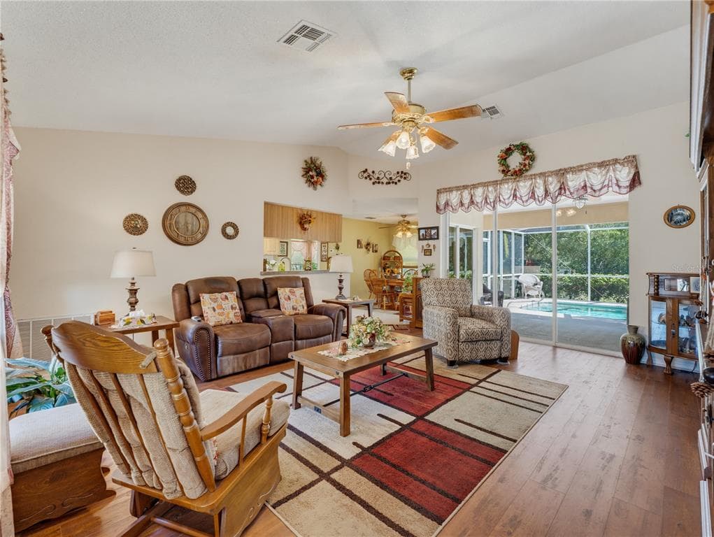 9121 BELLAMY COURT photo 7