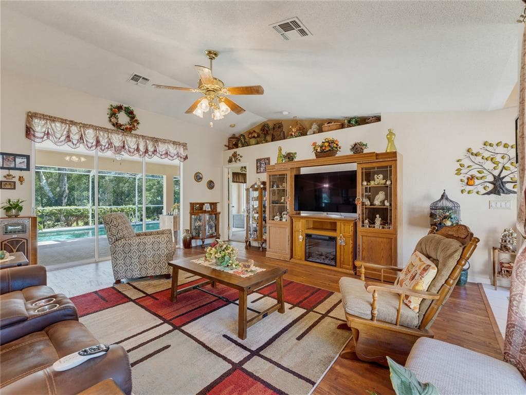 9121 BELLAMY COURT photo 9