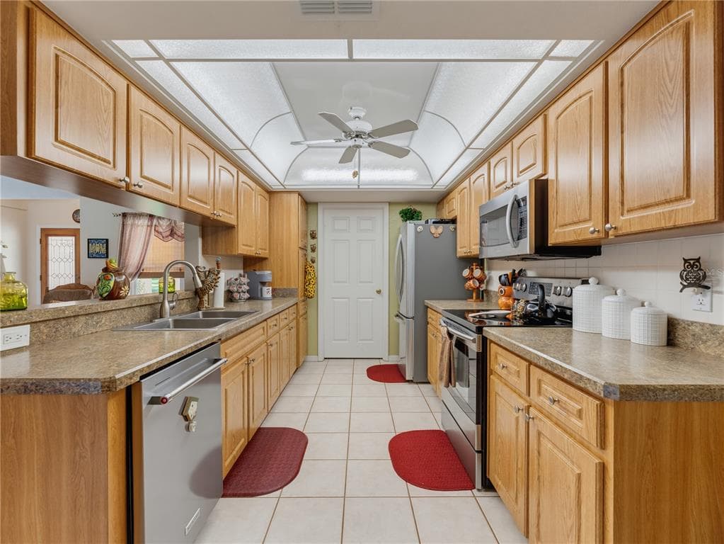 9121 BELLAMY COURT photo 15