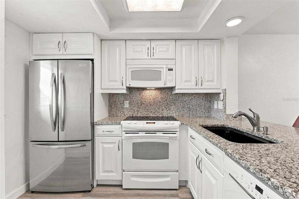 12538 SW KINGSWAY CIRCLE 1008 photo 18