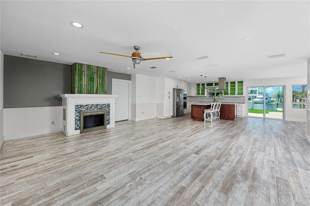 600 NORMANDY ROAD photo 17