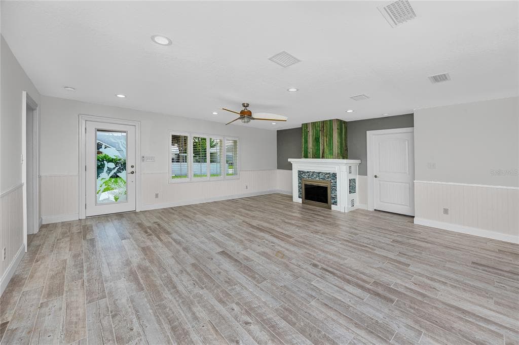 600 NORMANDY ROAD photo 16