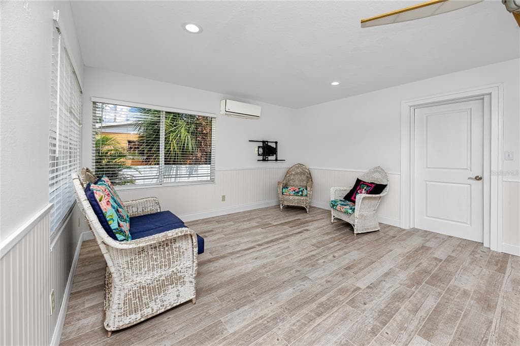 600 NORMANDY ROAD photo 22