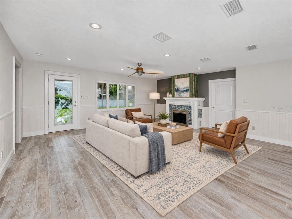 600 NORMANDY ROAD photo 3