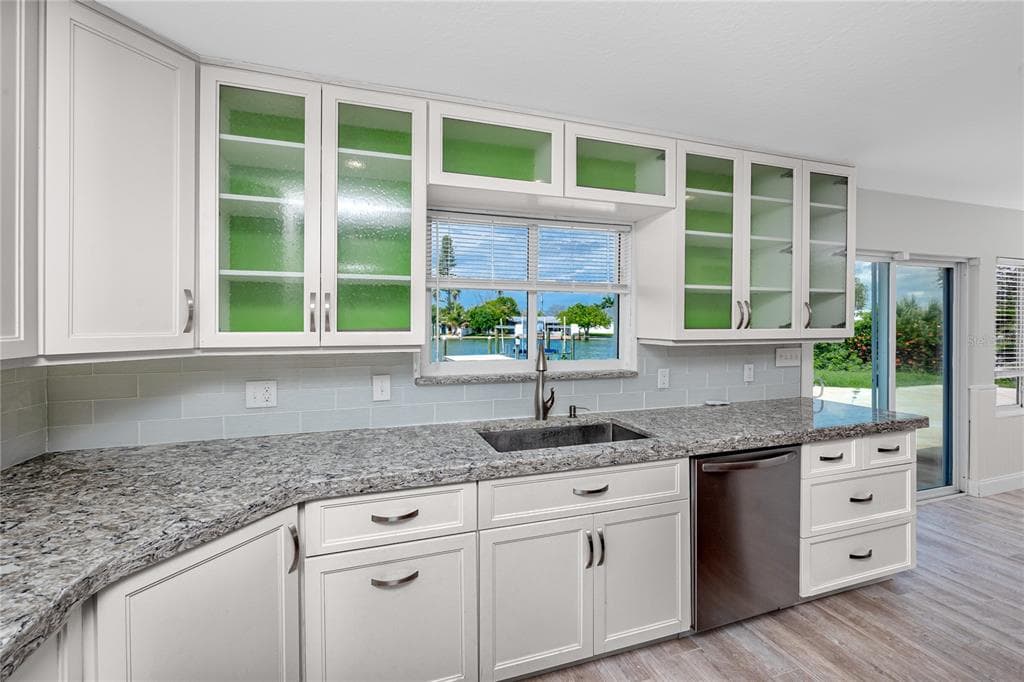 600 NORMANDY ROAD photo 10