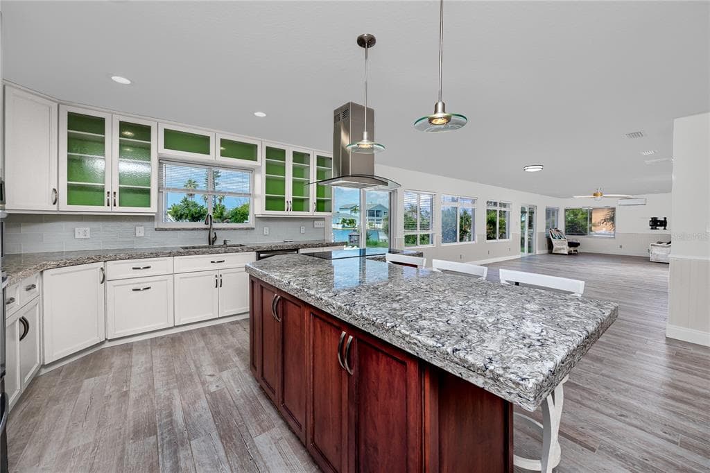 600 NORMANDY ROAD photo 14
