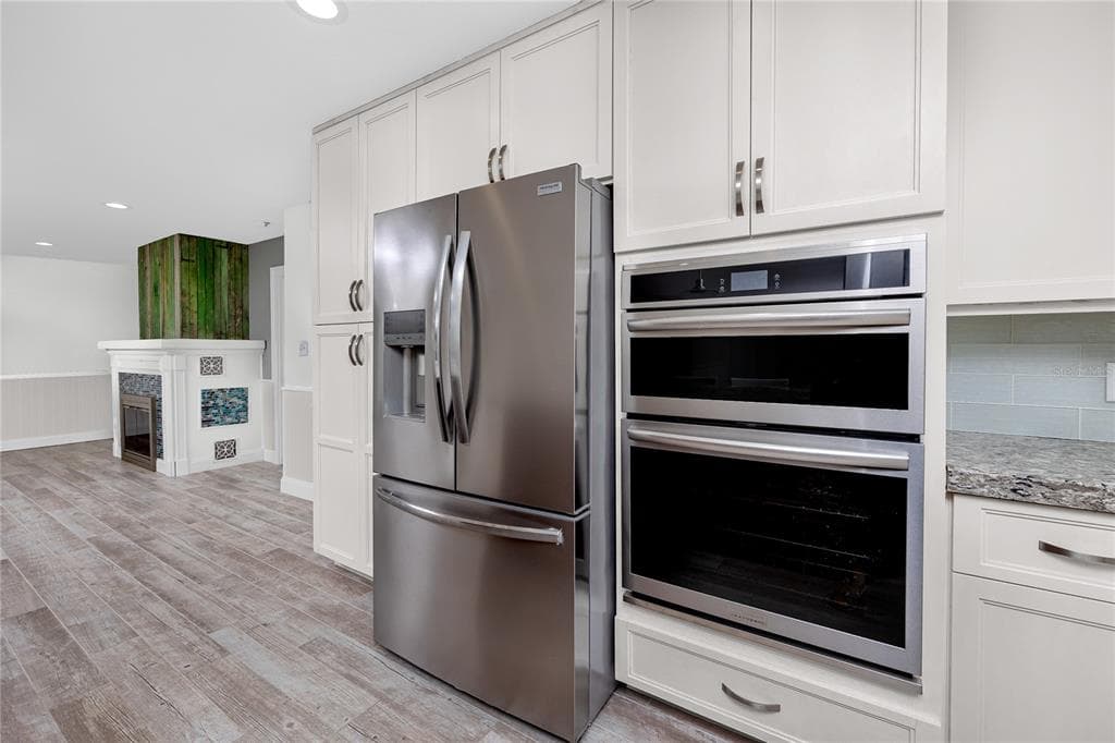 600 NORMANDY ROAD photo 11