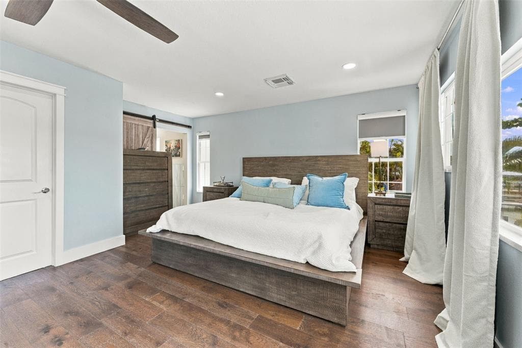 135 HARBOR DRIVE photo 23