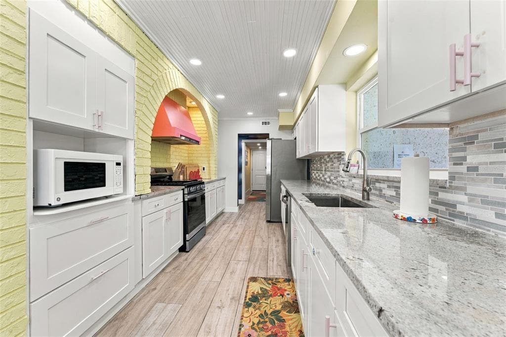 135 HARBOR DRIVE photo 17