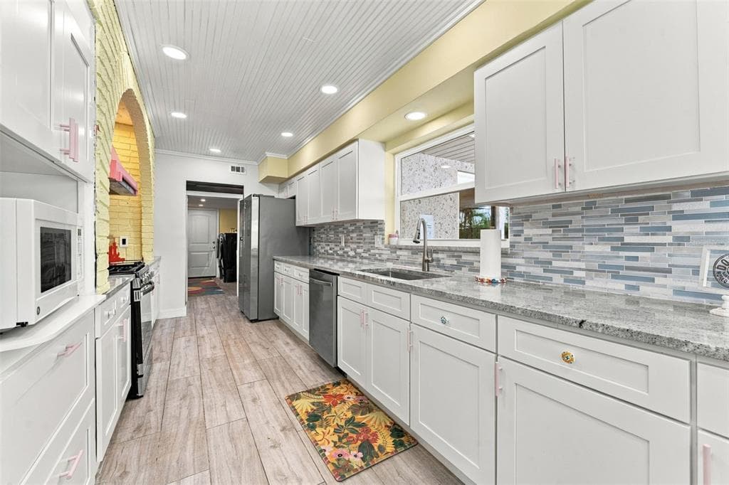 135 HARBOR DRIVE photo 16