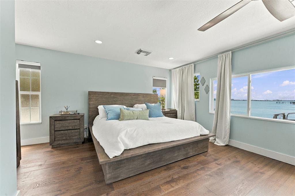 135 HARBOR DRIVE photo 22