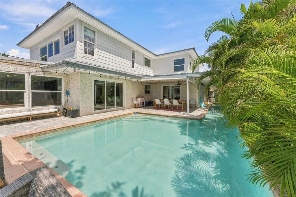 135 HARBOR DRIVE 3