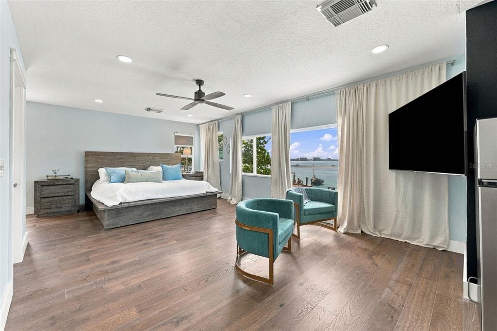 135 HARBOR DRIVE photo 20