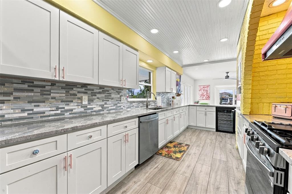 135 HARBOR DRIVE photo 18