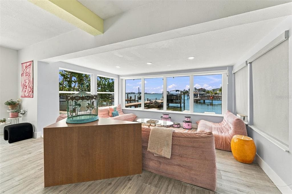 135 HARBOR DRIVE 4