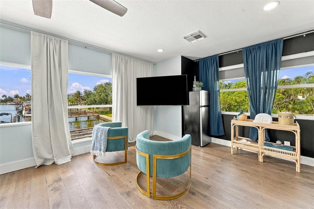 135 HARBOR DRIVE photo 21