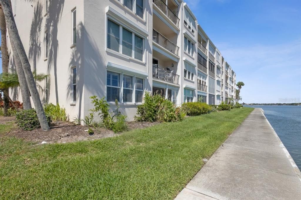7645 SUN ISLAND DRIVE S 101 photo 1