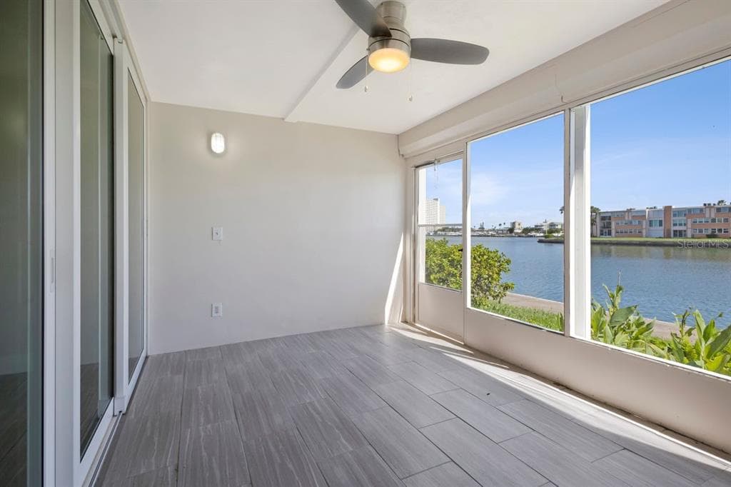 7645 SUN ISLAND DRIVE S 101 photo 18