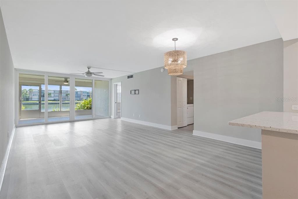 7645 SUN ISLAND DRIVE S 101 photo 15