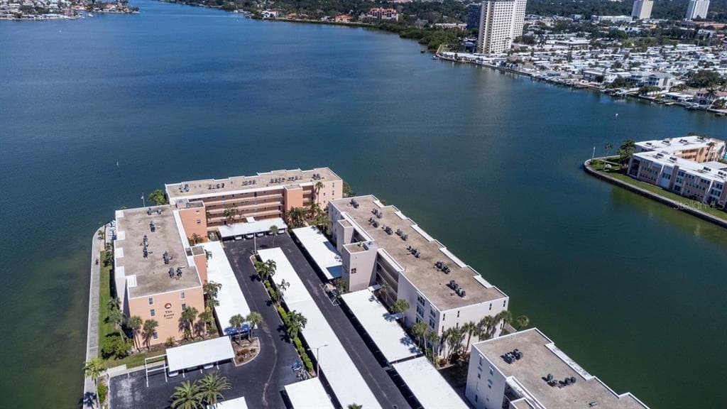 7645 SUN ISLAND DRIVE S 101 photo 4