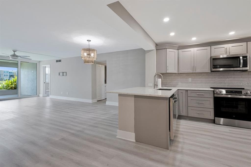 7645 SUN ISLAND DRIVE S 101 photo 8