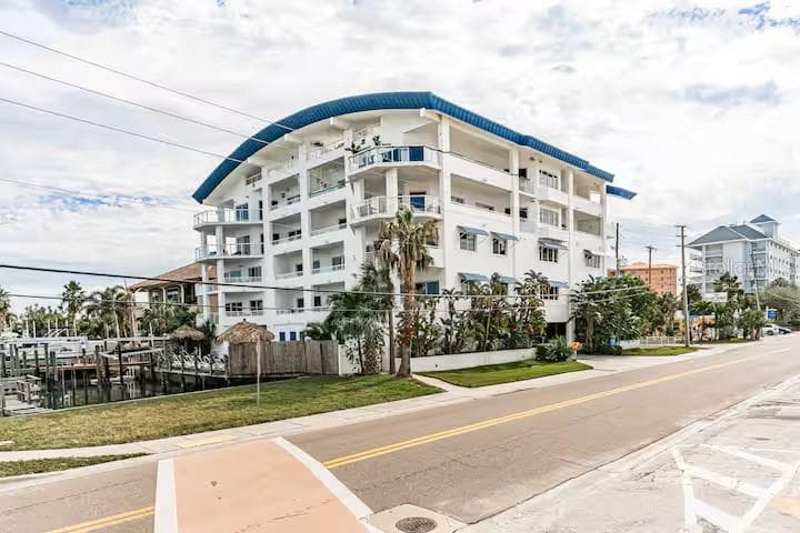 100 BAYSIDE DRIVE 101 photo 2
