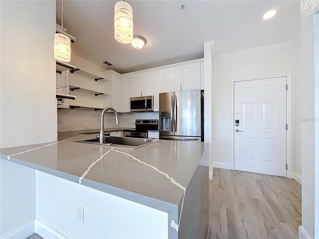 5000 CULBREATH KEY WAY 8-207 photo 16