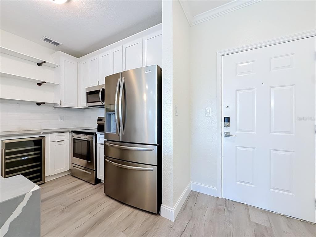 5000 CULBREATH KEY WAY 8-207 photo 12