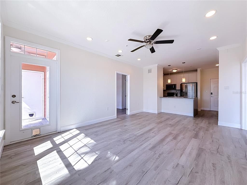 5000 CULBREATH KEY WAY 8-207 photo 20