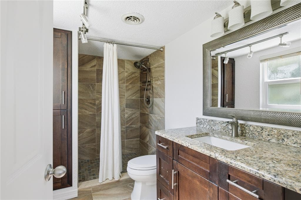 821 DELEON COURT 109 photo 23