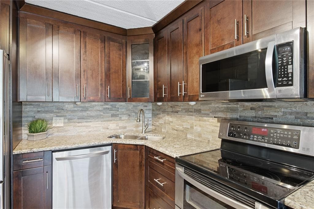 821 DELEON COURT 109 photo 15