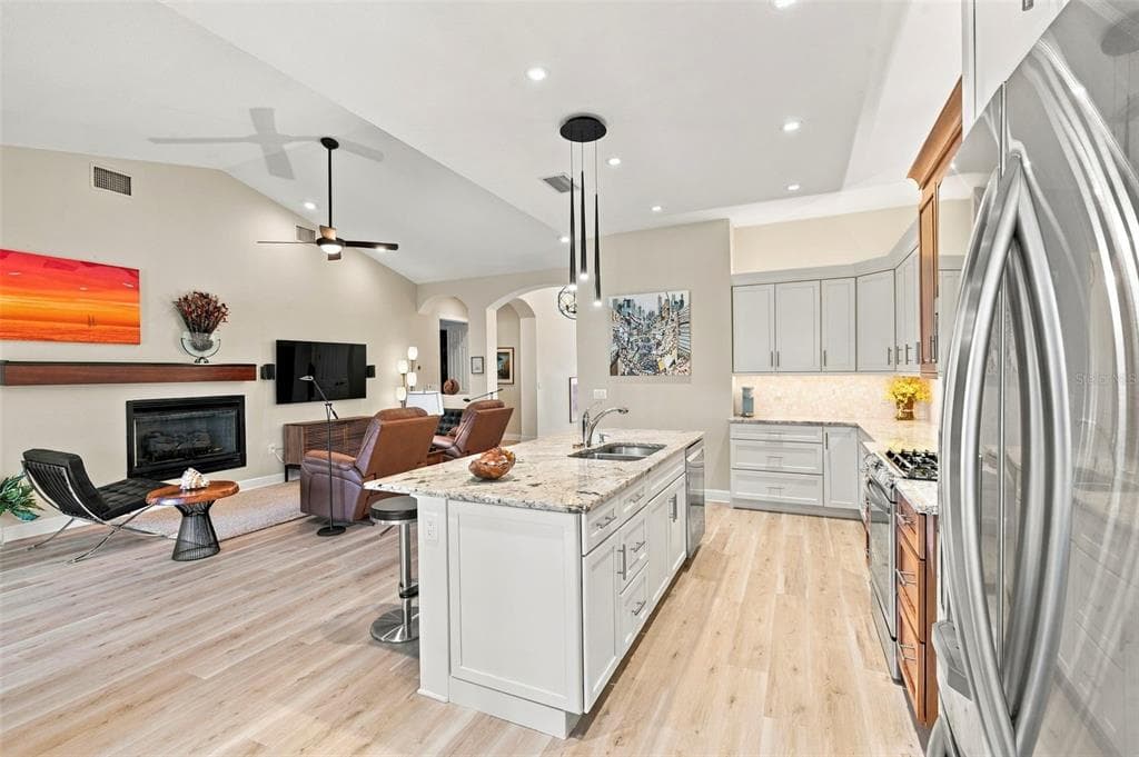 10 LINCOLN AVENUE S photo 7