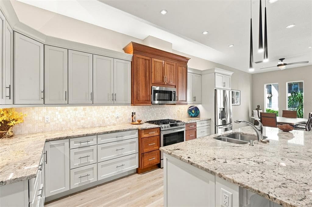 10 LINCOLN AVENUE S photo 4