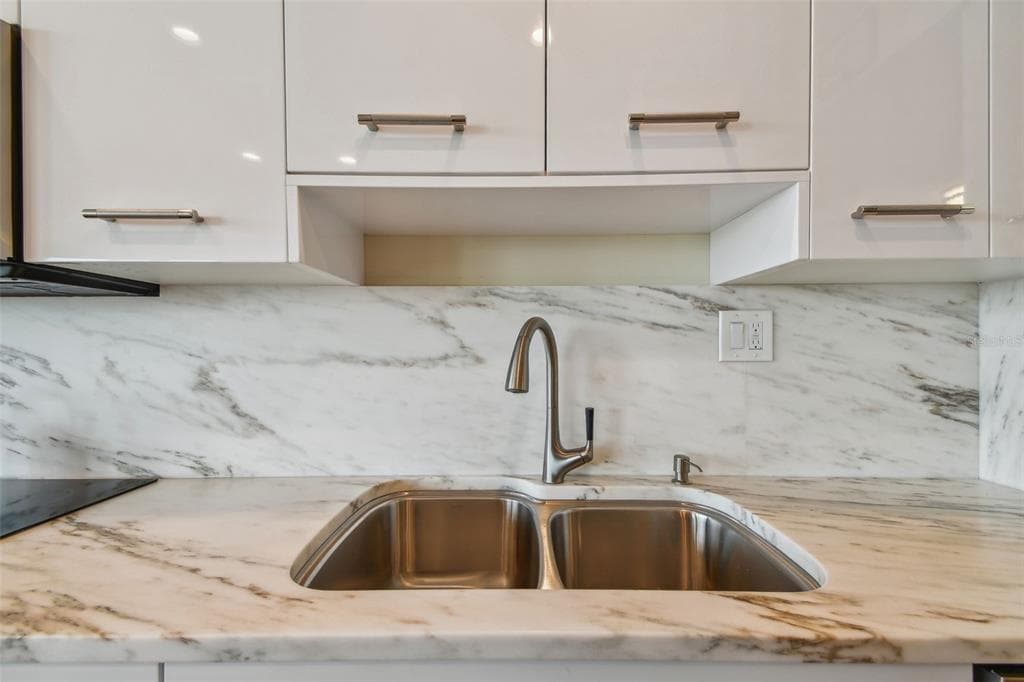 644 ISLAND WAY 505 photo 22