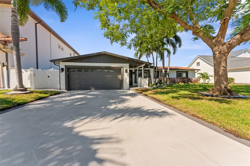 3912 FONTAINEBLEAU DRIVE 2