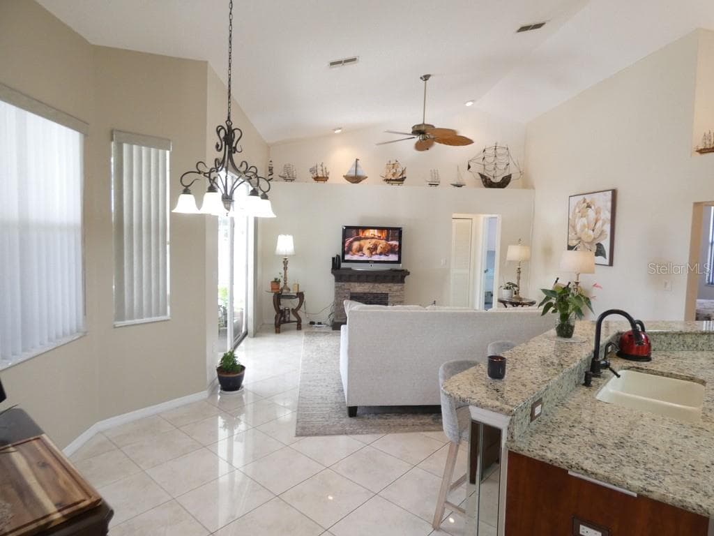 7655 VIENNA LANE photo 11