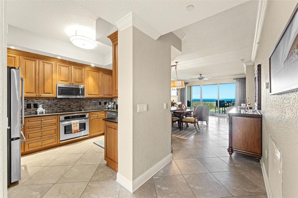 261 MINORCA BEACH WAY 804 photo 7