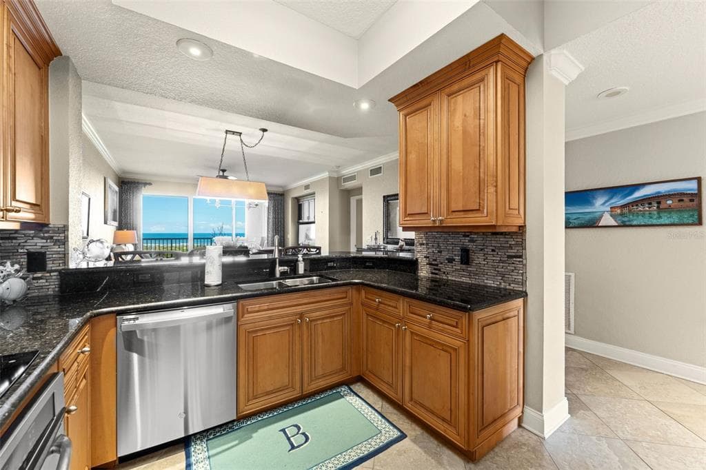 261 MINORCA BEACH WAY 804 photo 10