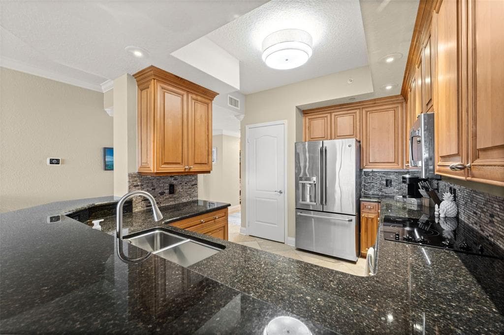 261 MINORCA BEACH WAY 804 photo 11