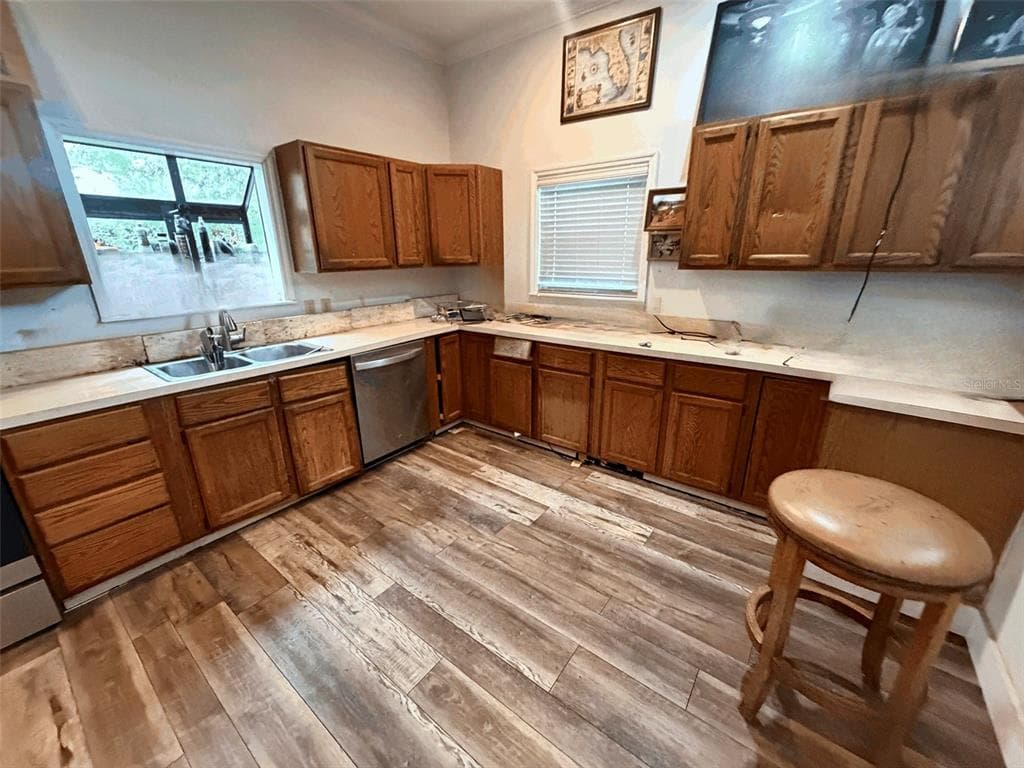 3090 PHOENIX AVENUE photo 9