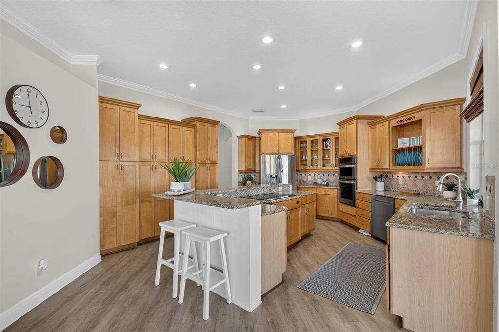 761 KINGSTON COURT photo 21