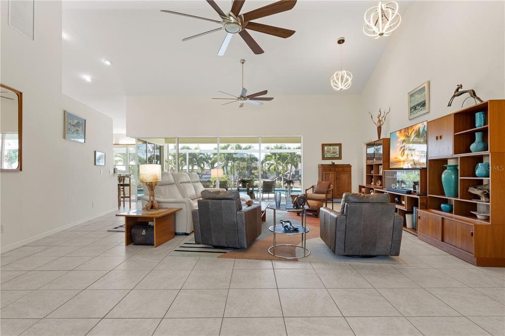 401 SORRENTO COURT photo 21