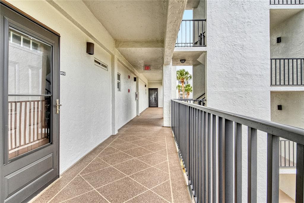 4800 GULF OF MEXICO DRIVE 205 photo 2