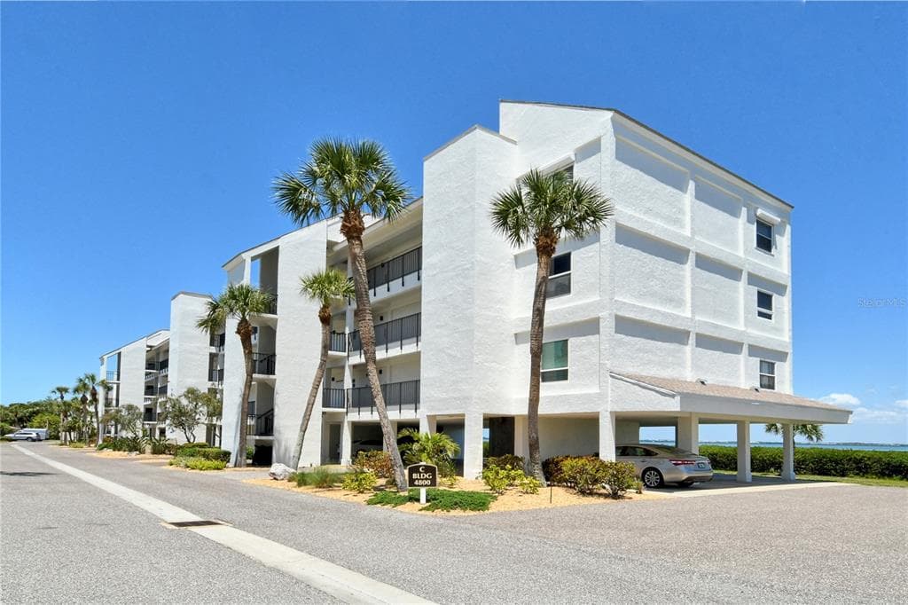 4800 GULF OF MEXICO DRIVE 205 photo 3