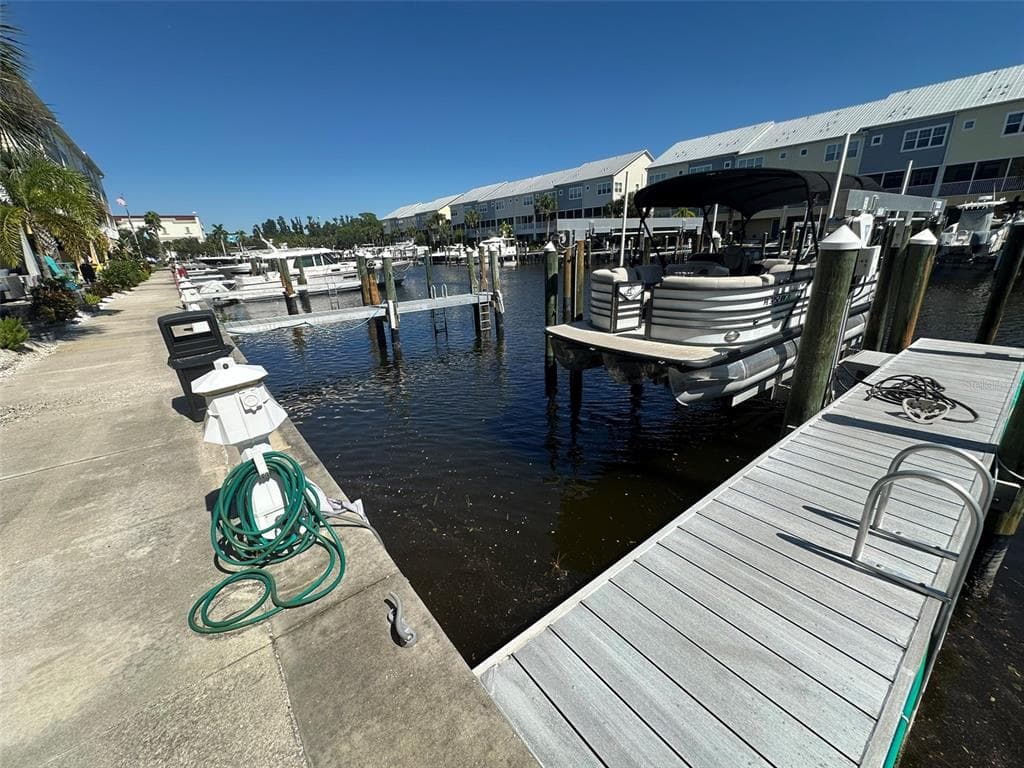 6072 MOORINGS DRIVE S photo 22