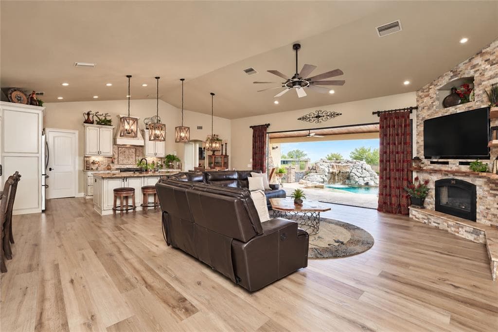 4282 GILLOT BOULEVARD photo 8